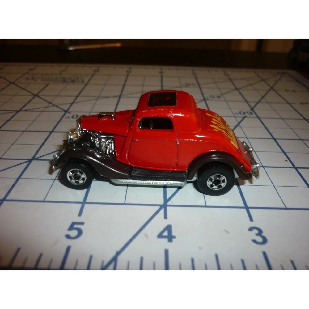 Hot Wheels 1979 Hi-Rakers 3-Window 34 Ford Red with Yellow Flames Hong Kong Base